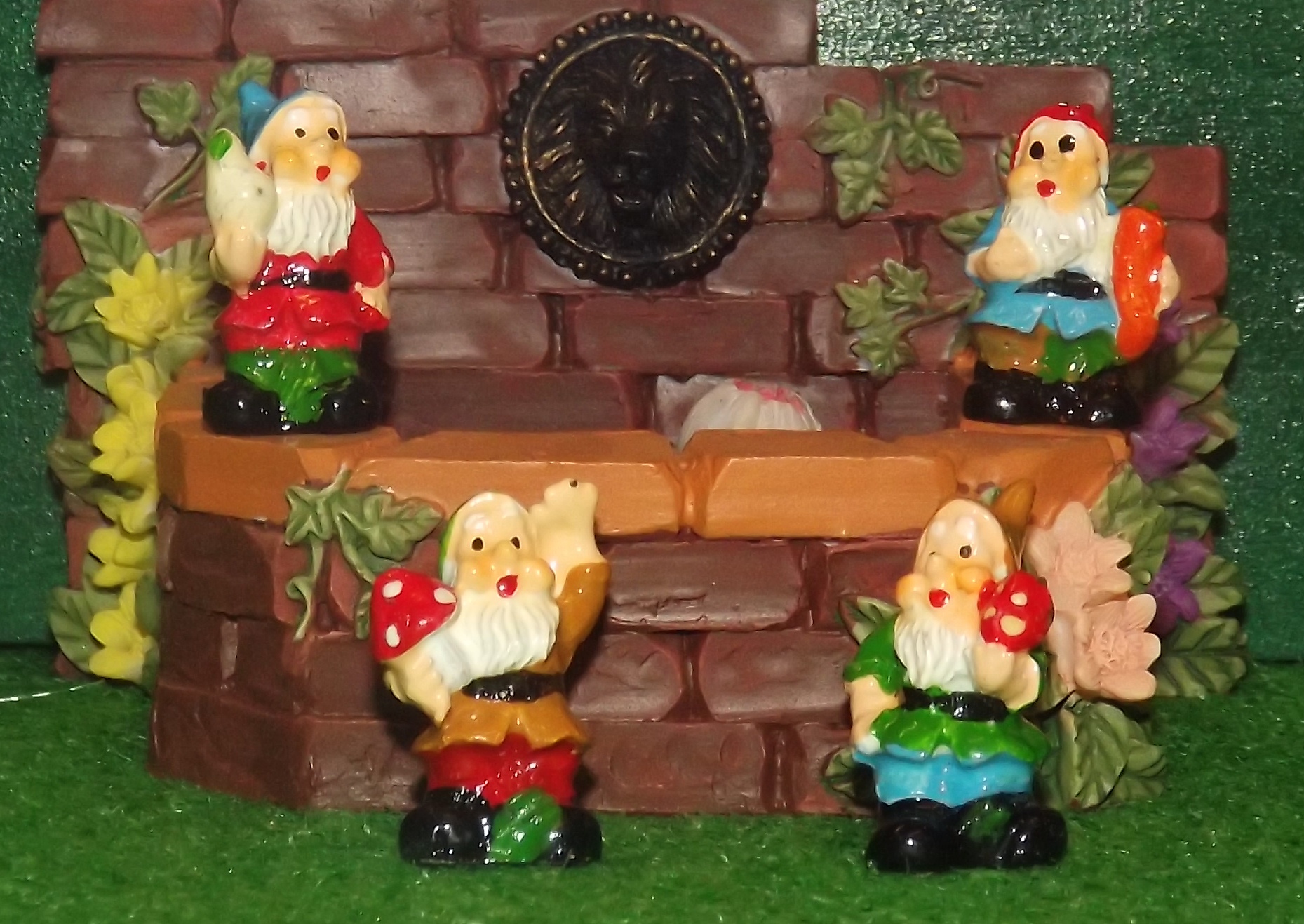 (image for) GARDEN ORNAMENTS & DECORATIONS